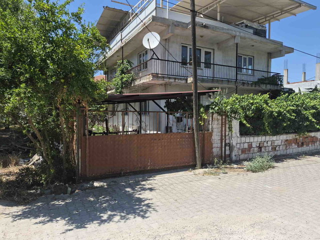 MANISA SELIMŞAHLAR'DA ÖNÜ KAPANMAZ 417 M2 IÇINDE 2 KATLI MÜSTAKIL EV