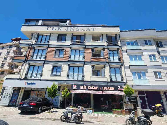 NEBAHAT ÇELİK'TEN ÇEKMEKÖY MERKEZ MAHALLESİNDE 2+1 DAİRE