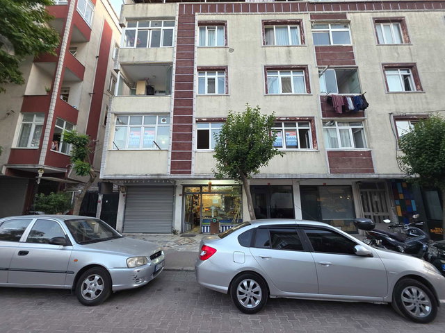 SATILIK METROBÜSE YAKIN 2+1 ARA KAT GENİŞ DAİRE