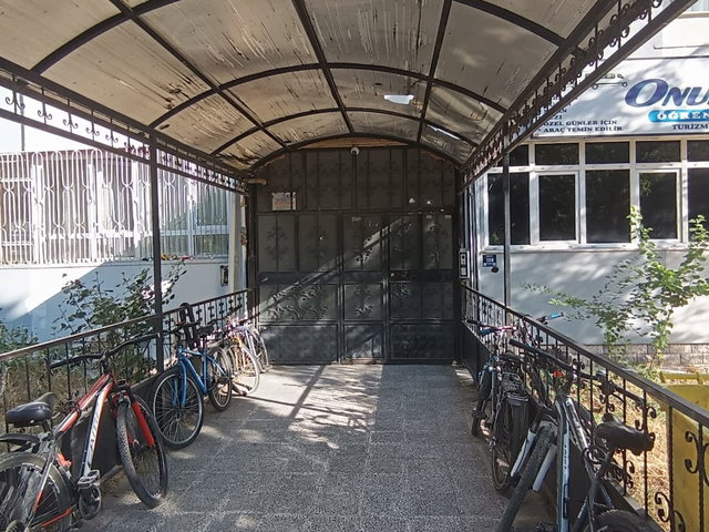 BOZANTI CADDESİNDE KOMBİLİ 3+1 MALAZGİRT