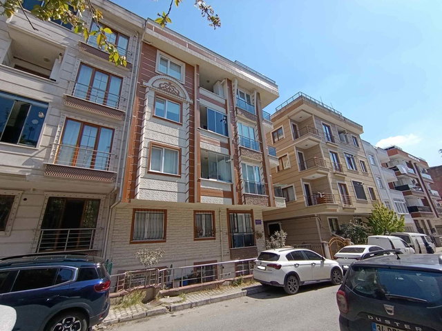 RE/MAX PROF METİN AVCI-SARIGAZİ METROYA 10 DK KİRALIK 2+1 DAİRE