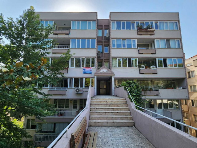 ÇEKİRGE DEVLET HASTANESİNE YAKIN 3+1 BAKIMLI OTOPARKLI ARAKAT DAİRE