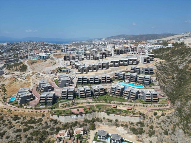 KUŞADASI DEĞİRMENDERE’DE 2021 YAPIMI, FULL EŞYALI 2+1 BAHÇE KATI DAİRE