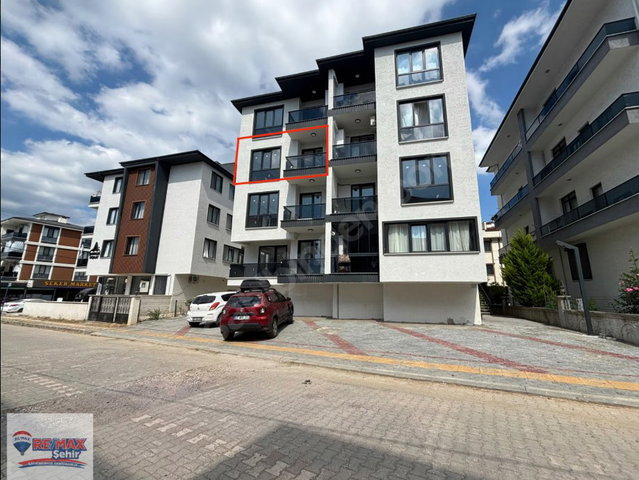 REMAX ŞEHİR ÇİFTLİKKÖY SİTELER MAH. 3.KAT KİRALIK SIFIR 2+1