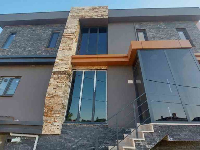 ONERLER MAHALLESİNDE BUTIK SITE İÇERİSİNDE SATILIK HAVUZLU VİLLA