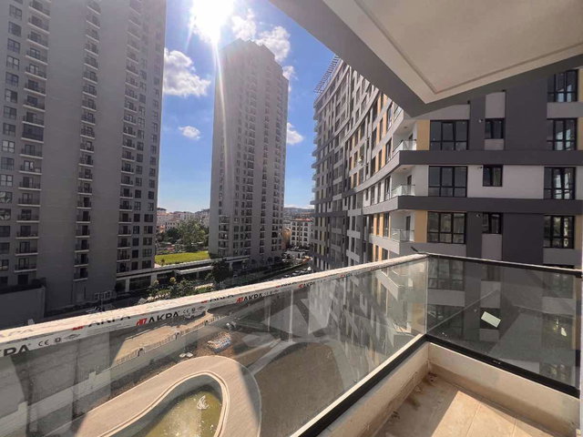 KARTAL FLORA DELUX SITESINDE 3 CEPHELI KÖŞE DAIRE 2+1