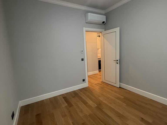 SARIYER’DE SİTE İÇİNDE 5+2, 360 M², 4 KATLI EŞYASIZ KİRALIK VİLLA