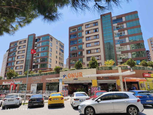 BEYLİKDÜZÜ BARIŞ MAH ONUR RESIDENCE'TA SATILIK GENİŞ & FERAH 1+1