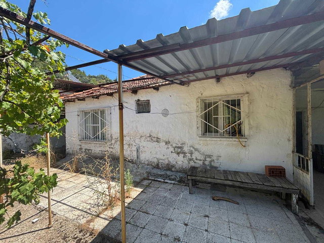 37 BERGAMA AKCENGER KÖYÜN'DE SATILIK KÖY EVI