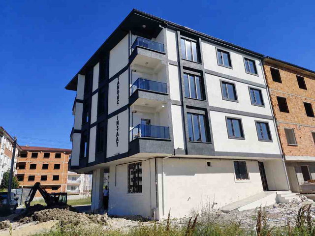 REMAX LAND'DEN KÖŞE BAŞI KAÇIRILMAYACAK FİYATA FIRSAT SIFIR 2+1
