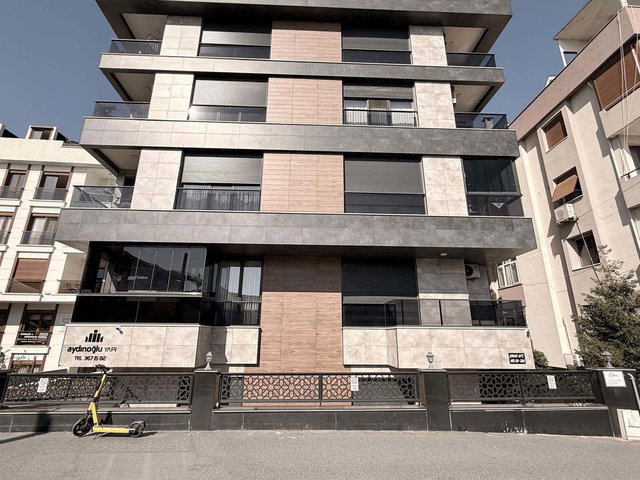 İDEALTEPE SAHİLDE, TAM MARMARAY DURAĞINDA 3+1 BÜYÜK VE BALKONLU