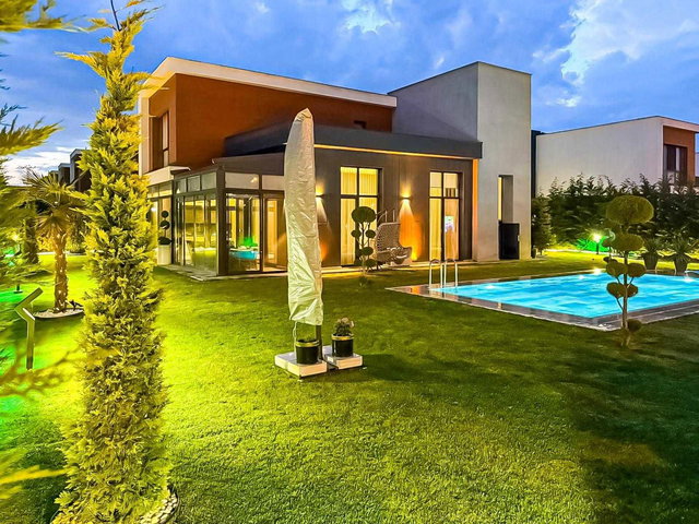 BAĞLICA'DA BENZERSIZ VILLA