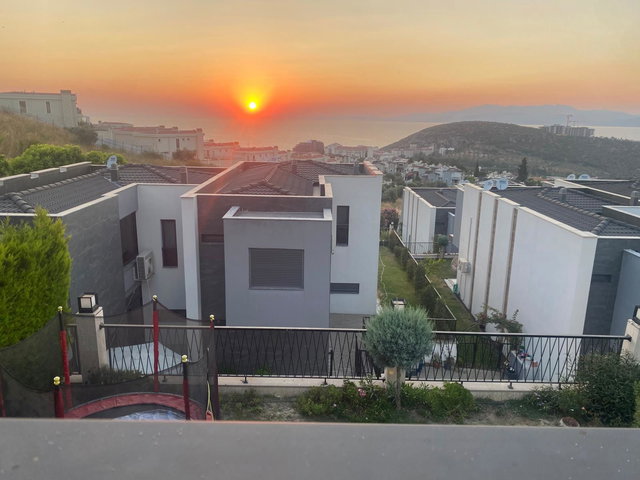 KUŞADASI ASLANTEPE SİTESİNDE DENİZ MANZARALI 4+1 KİRALIK VİLLA