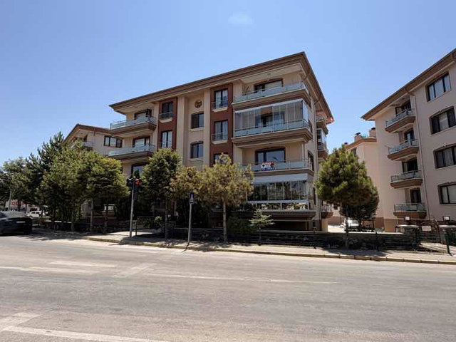 AFYONKARAHİSAR SELÇUKLU MAH. SELÇUKLU KONAKLARI 120M² 3+1 KİRALIK DAİRE