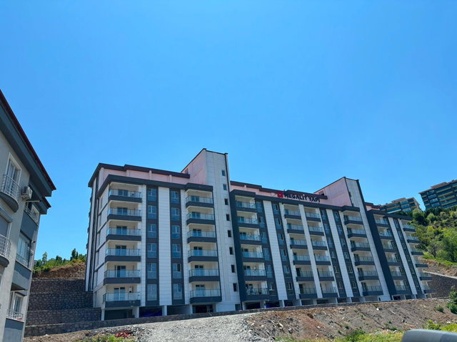 REMAX LAVANDA KAVAKLIK MEVKİSİNDE GENİŞ 1+1 SATILIK DAİRE