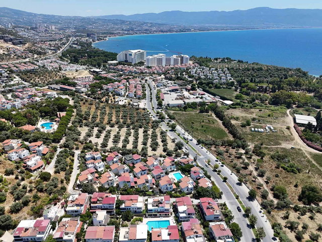 KUŞADASI’NDA  KADINLAR DENİZİNE YÜRÜME MESAFESİNDE 4+1 VİLLA
