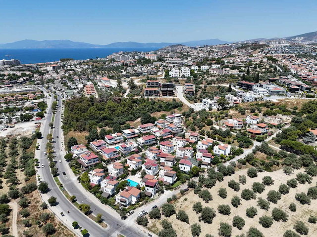 KUŞADASI’NDA  KADINLAR DENİZİNE YÜRÜME MESAFESİNDE 4+1 VİLLA