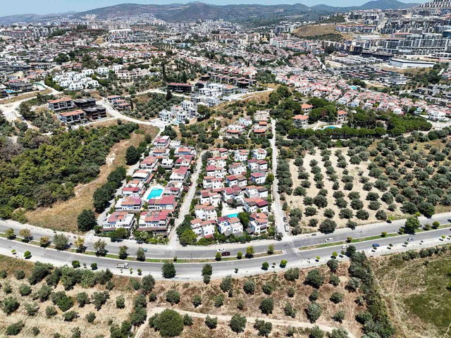 KUŞADASI’NDA  KADINLAR DENİZİNE YÜRÜME MESAFESİNDE 4+1 VİLLA