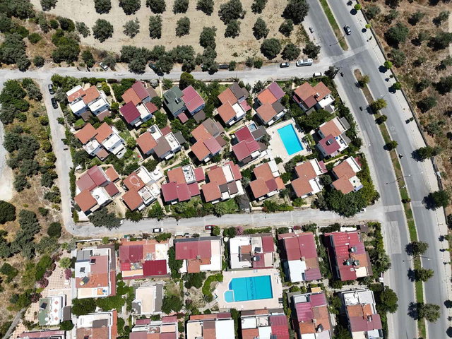 KUŞADASI’NDA  KADINLAR DENİZİNE YÜRÜME MESAFESİNDE 4+1 VİLLA
