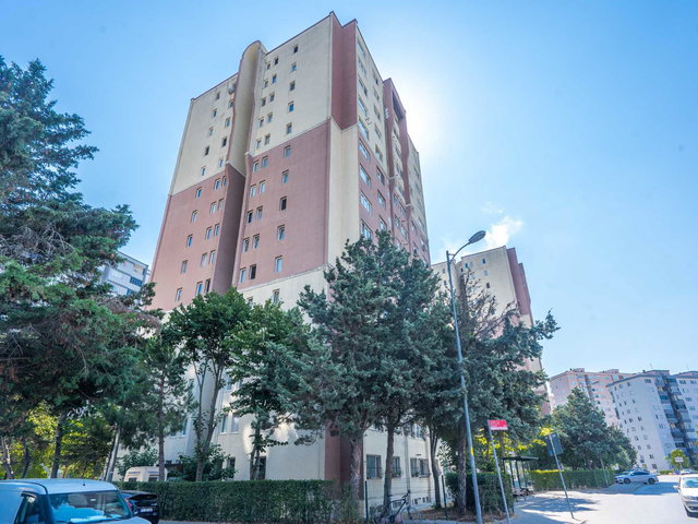 REMAX GELİŞİMDEN YAKAMOZ SİTESİNDE 3+1 SATILIK DAİRE