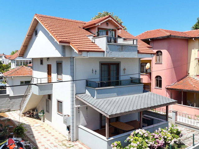 KANDIRA CEBECİDE DENİZE 30 MT EŞYALI LÜX DAİRE