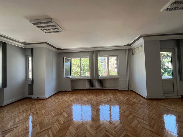 MINIBÜS CADDESI ÜZERI KIRALIK 4+1 DAIRE 180M² - MERKEZI KONUM