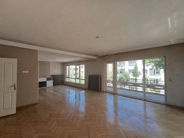 KAVAKLIDERE’DE 4+1, 3 CEPHELİ,KENTSEL DÖNÜŞÜME UYGUN FIRSAT GENİŞ DAİRE