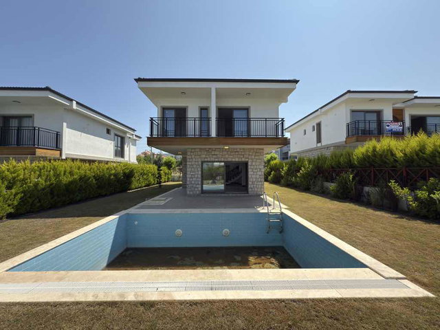 KUŞADASI YAYLAKÖY SATILIK MÜSTAKİL ÖZEL HAVUZLU VİLLA