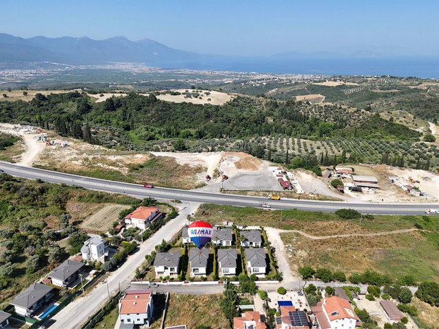 KUŞADASI YAYLAKÖY SATILIK MÜSTAKİL ÖZEL HAVUZLU VİLLA