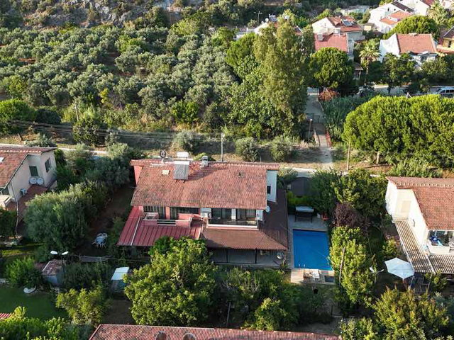 SAHİL SİTELERİ KONUT SITESINDE ÖZEL HAVUZLU SATILIK 4+1 KOMPLE YENILENMIŞ VILLA ￼