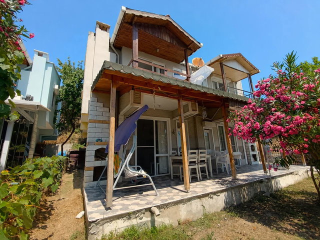 RE/MAX LAND'DEN MÜSTAKİL SİTE İÇERİSİNDE VİLLA