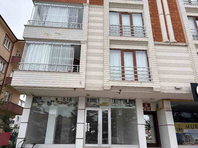 RE/MAX HAKAN'DAN LADİK'DE MERKEZİ KONUMDA 3+1 SATILIK DAİRE