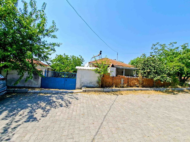ALİAĞA YENİ KARAKÖY'DE SATILIK MÜSTAKİL EV VE ARSASI