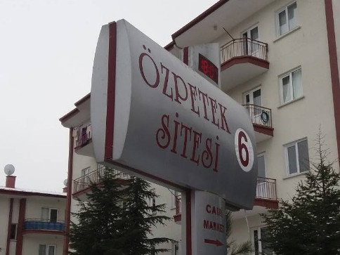 BATIKENT ÖZPETEK 6 SİTESİ’NDE 125 M², DOĞALGAZ KOMBİLİ, BALKONLU KİRALIK DAİRE