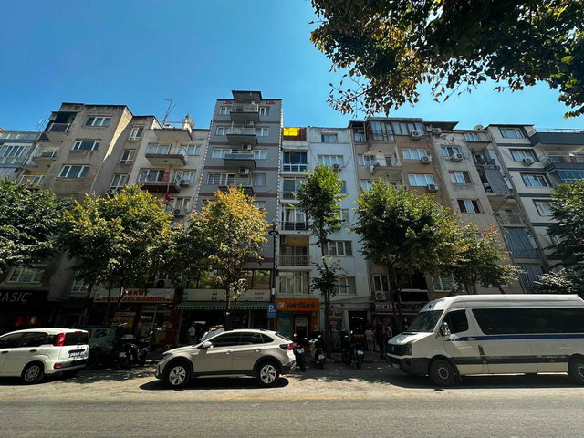 KARAKÖYDE 2+1 KAPALI MUTFAK ARA KAT CADDE ÜZERİNDE KİRALIK DAİRE