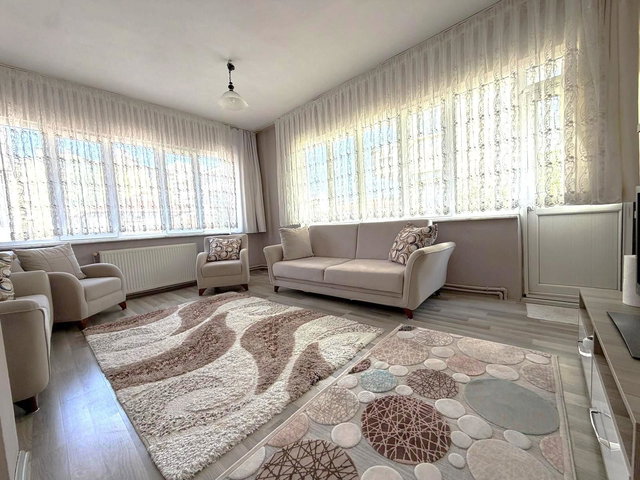 RE/MAX İNCİ'DEN BAHÇELİEVLER MERKEZ'DE KİRALIK EŞYALI 2+1 DAİRE