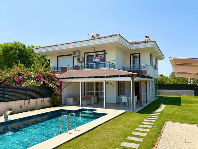 ÇEŞME DALYAN’DA MARİNA YAKINI MÜSTAKİL HAVUZLU 4+1 VİLLA