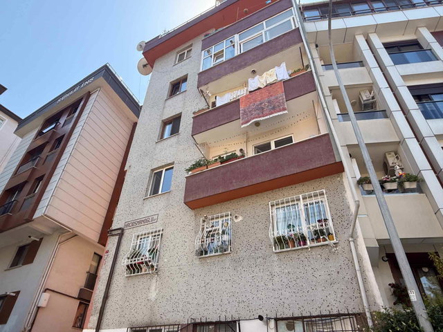ÜSKÜDAR SELAMİ ALİ’DE GİRİŞ KAT GENİŞ 2+1 SATILIK DAİRE