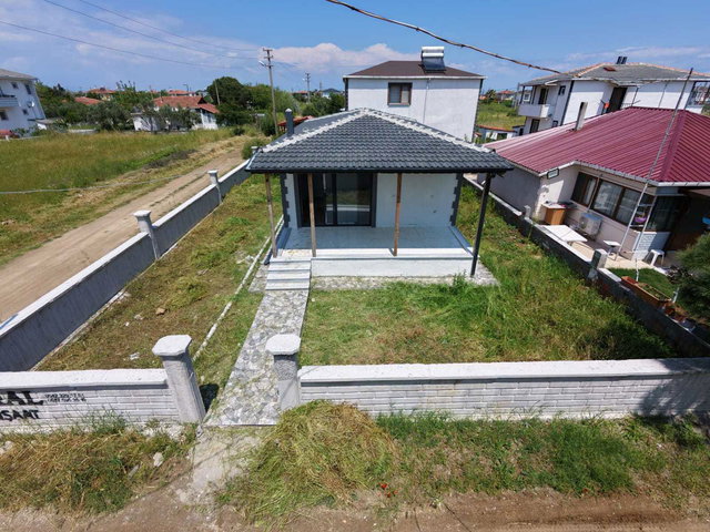 ÇANAKKALE BIGA ÇEŞMEALTI DENIZATI SITESINDE SATILIK VILLA.