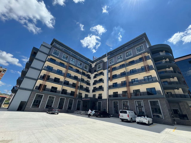 İZMİT YEŞİLOVA’DA SIFIR BİNADA EŞYALI 1+1 KİRALIK DAİRE | BALKONLU, MERKEZİ ISITMA