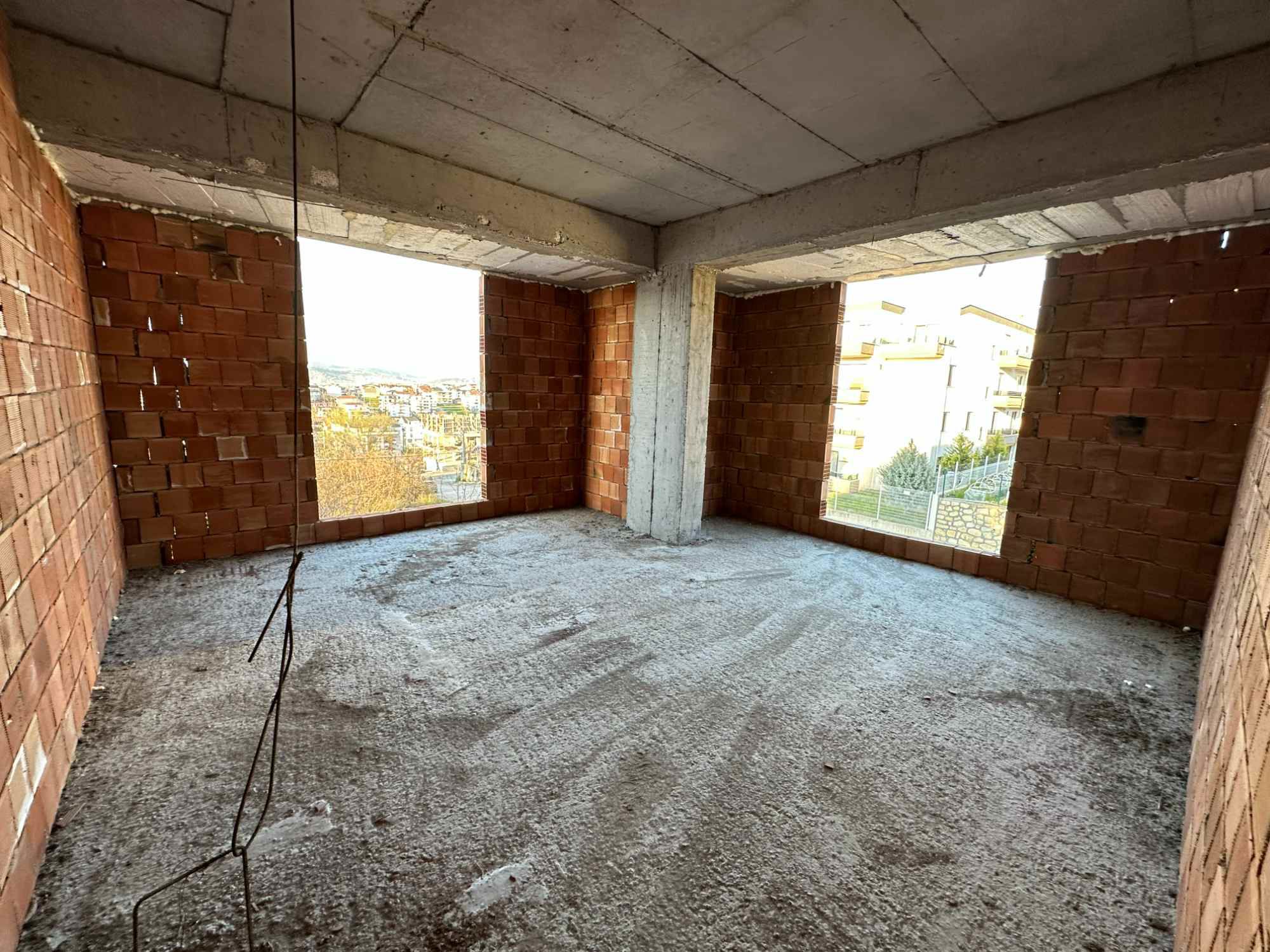 BAŞISKELE YEŞILYURT'TA DENIZ MANZARALI, ARA KAT SIFIR 3+1 DAIRE