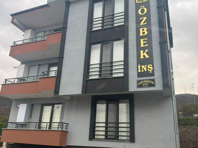 GÖLCÜK YAZLIK DA DENİZ MANZARALI SATILIK 3+1 ÇATI DUBLEX