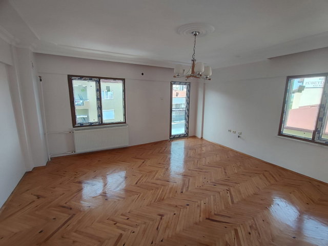 REMAX  MODEL DEN KINIKLI MAHALLESINDE SITE ICERISINDE 3+1 KIRALIK DAIRE