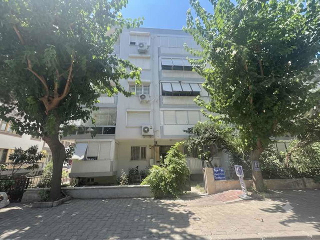 KARŞIYAKA BAHRİYE ÜÇOK’TA ARA KAT ASANSÖRLÜ 3+1 SATILIK DAİRE