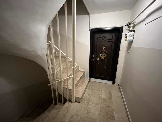 KARŞIYAKA BAHRİYE ÜÇOK’TA ARA KAT ASANSÖRLÜ 3+1 SATILIK DAİRE