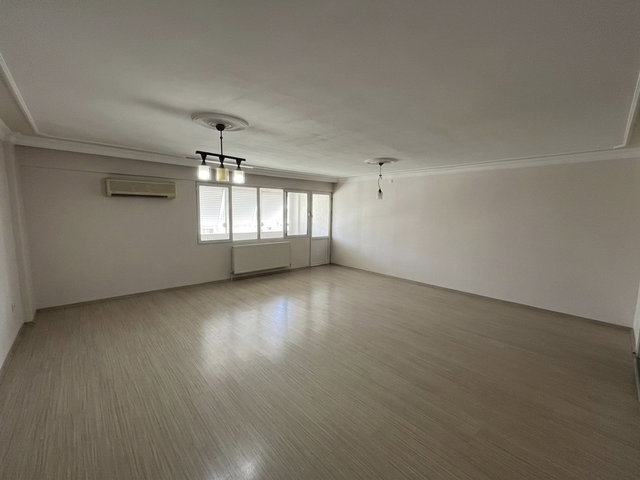 KARŞIYAKA BAHRİYE ÜÇOK’TA ARA KAT ASANSÖRLÜ 3+1 SATILIK DAİRE