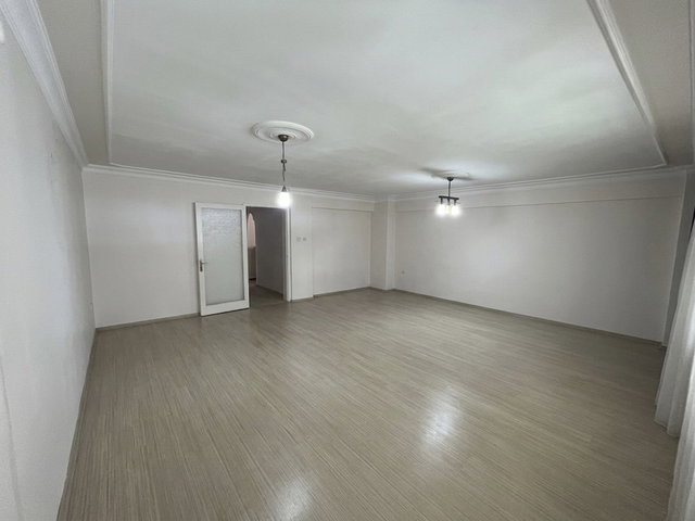 KARŞIYAKA BAHRİYE ÜÇOK’TA ARA KAT ASANSÖRLÜ 3+1 SATILIK DAİRE
