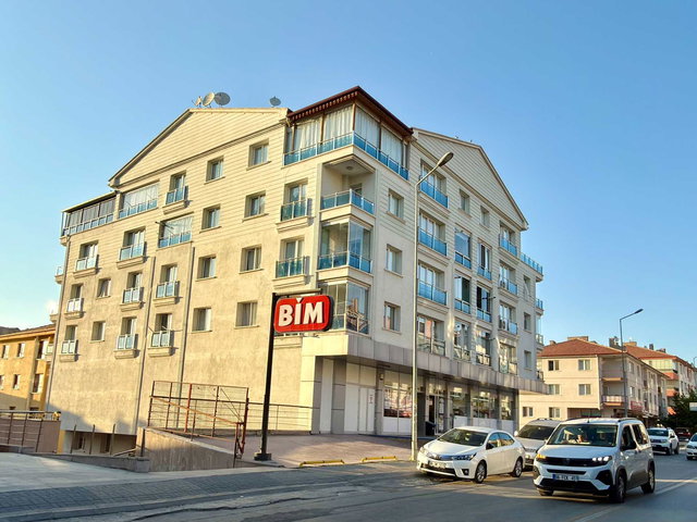 ETİMESGUT MERKEZDE CADDE ÜZERİ | GÜNEY-DOĞU CEPHE GENİŞ & BAKIMLI DUBLEKS