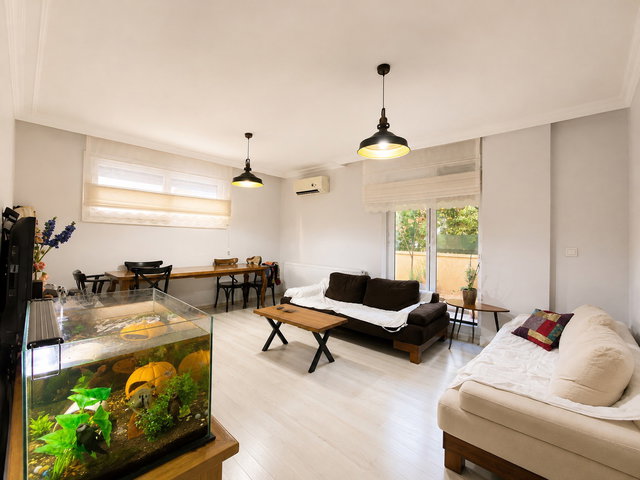 BALÇOVA EĞITIM MAHALLESİ'NDE BAHÇE KATI,  MASRAFSIZ, KAPALI MUTFAKLI 2+1 SATILIK DAİRE