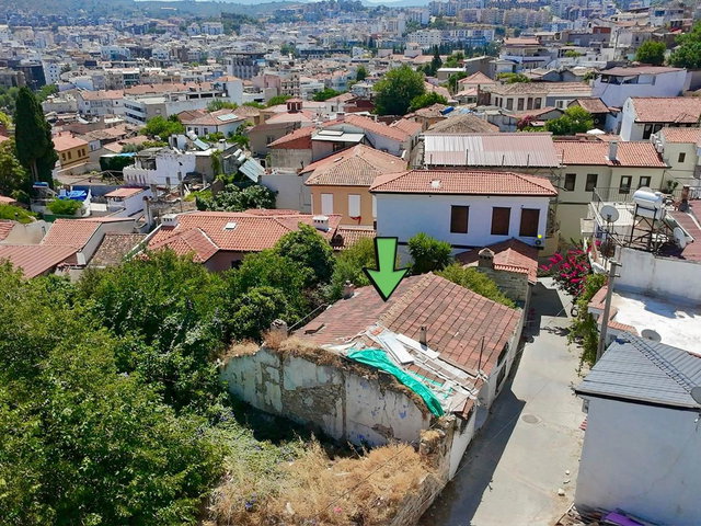KUŞADASI LİMANINA 400 MT MESAFEDE EV VE ARSA!